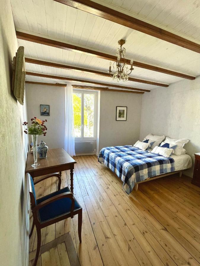 לינה וארוחת בוקר Javerlhac-et-la-Chapelle-Saint-Robert Chez Sarah - L'Escapade מראה חיצוני תמונה