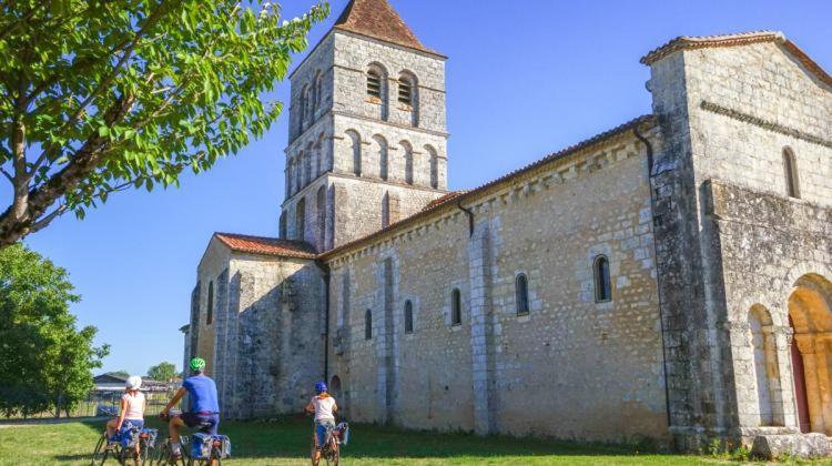 לינה וארוחת בוקר Javerlhac-et-la-Chapelle-Saint-Robert Chez Sarah - L'Escapade מראה חיצוני תמונה