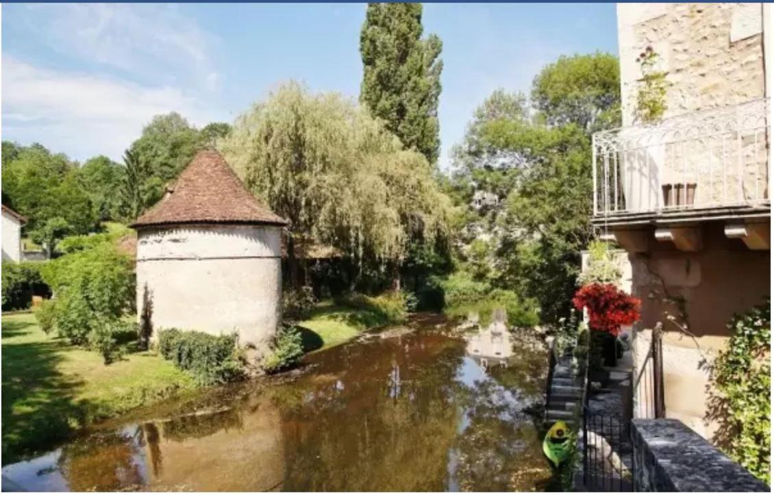 לינה וארוחת בוקר Javerlhac-et-la-Chapelle-Saint-Robert Chez Sarah - L'Escapade מראה חיצוני תמונה